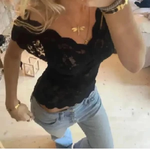 spets topp - Spets topp från Gina som jag ej tror säljs längre, jätte fin❤️ har aldrig använt den, köpt på plick