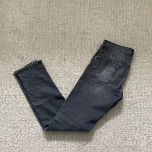 J.Lindeberg jeans  - Säljer ett par väldigt snygga J.Lindeberg jeans! Storlek 30/32! Slim fit!  Hör gärna av dig om du har frågor!