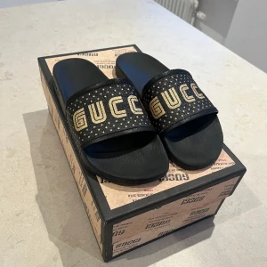 Gucci tofflor strl 43  - Använda fåtal gånger skick 8.5/10 