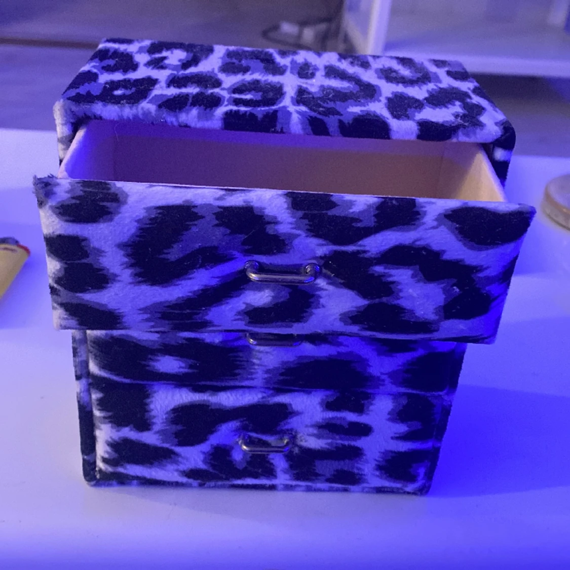 Liten leopard färgade lådor  - 90