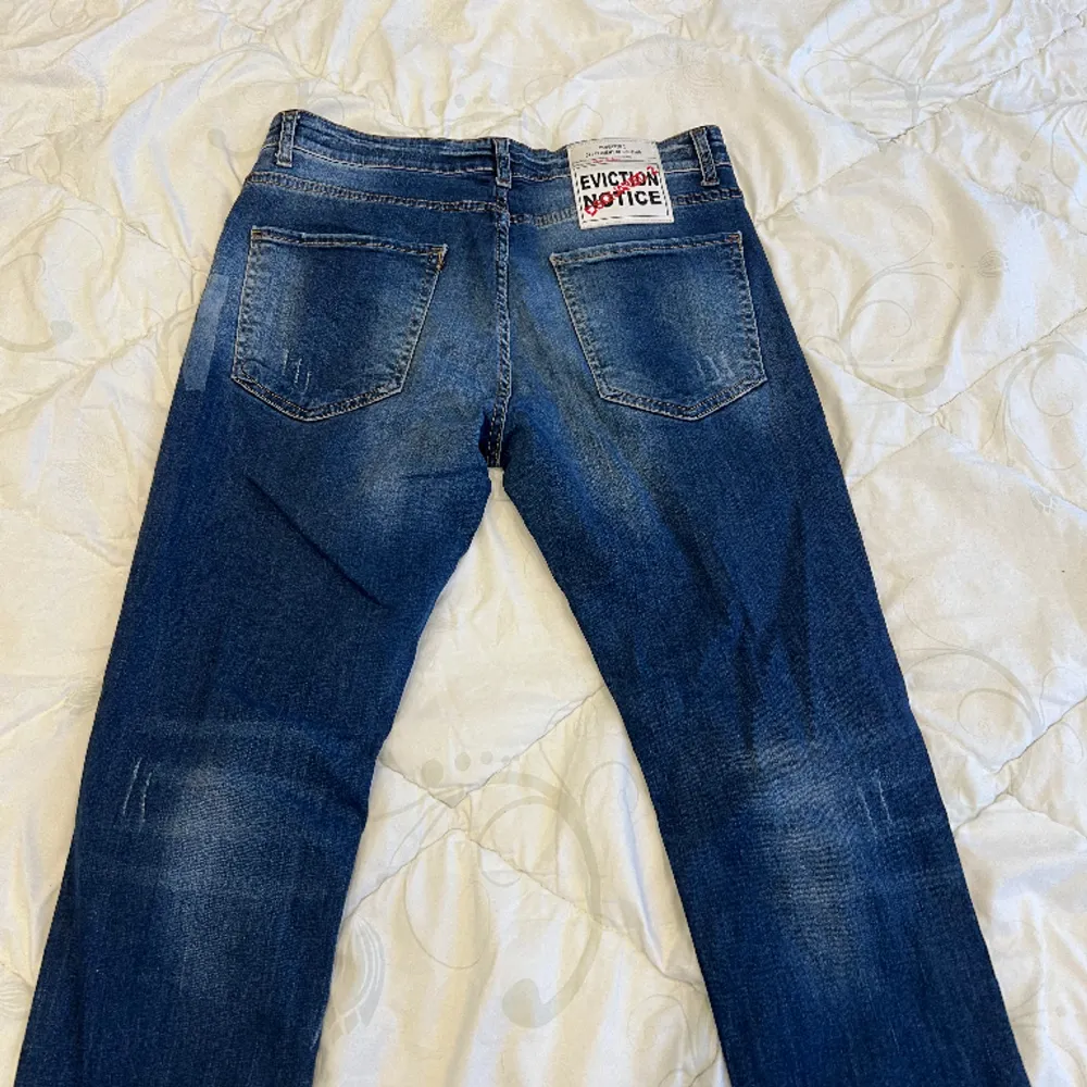 Det är storlek 46 i dsquared jeans de har bara varit i min garderob har velat Sälja de för de är för små för mig. Jeans & Byxor.