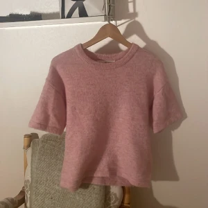 Såå fin tröja från zalando 💓 - Jättefin tröja från zalando som är i super bra skick 💞