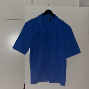 Skjorta  - Passar ej min storlek. Oanvänd 