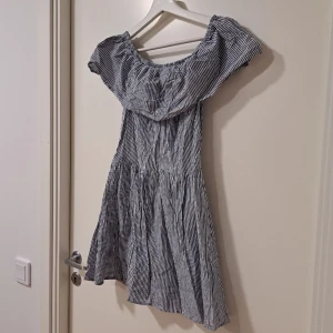 Klänning  - Storlek 34