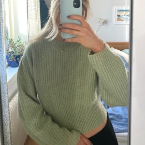 Stickad tröja - Jag säljer min stickade tröja från Weekday i storlek S. Används få gånger. 😊
