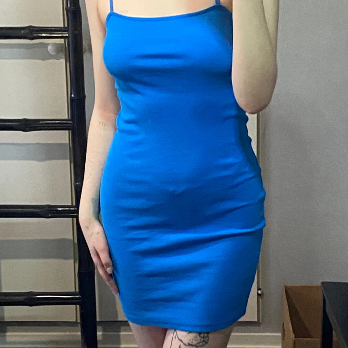 Blå ribbad klänning