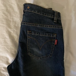 Vintage jeans - Säljer mina snygga vintage bootcutjeans från ginatricot, då de är lite små på mig. Finns inga defekter😊