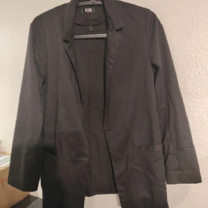 Kavaj - Hel och fin den är svart