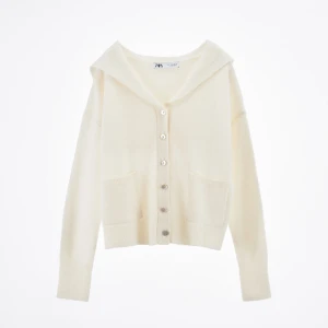 Tröja  - Säljer denna super söta kofta från zara🩷 bra skick,  nypris 559 kr! 