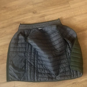 Väst  - Hej säljer min väst då den ej kommit till användning nånting!