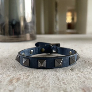 Valentino armband - Valentino armband. Använt skick! Nypris ca 3000kr