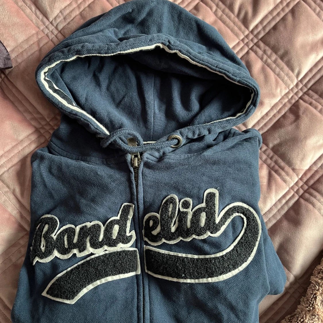 Mörkblå zip hoodie