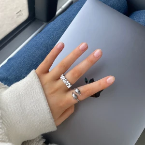Silver ring - så cool silvrig ring med två örn huvuden från skultuna. Super skick!! Rostfri 925 silver. Den är justerbar!!