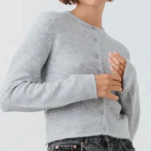 Grå Gina kofta - Slutsåld, lite använd för det är inte min stil 