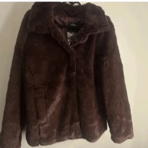 Pälsjacka  - Så fin pälsjacka med prislapp kvar storlek xs