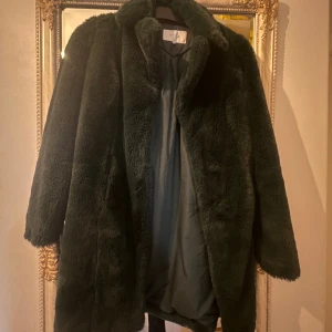 Pälsjacka  - Mörkgrön pälsjacka 