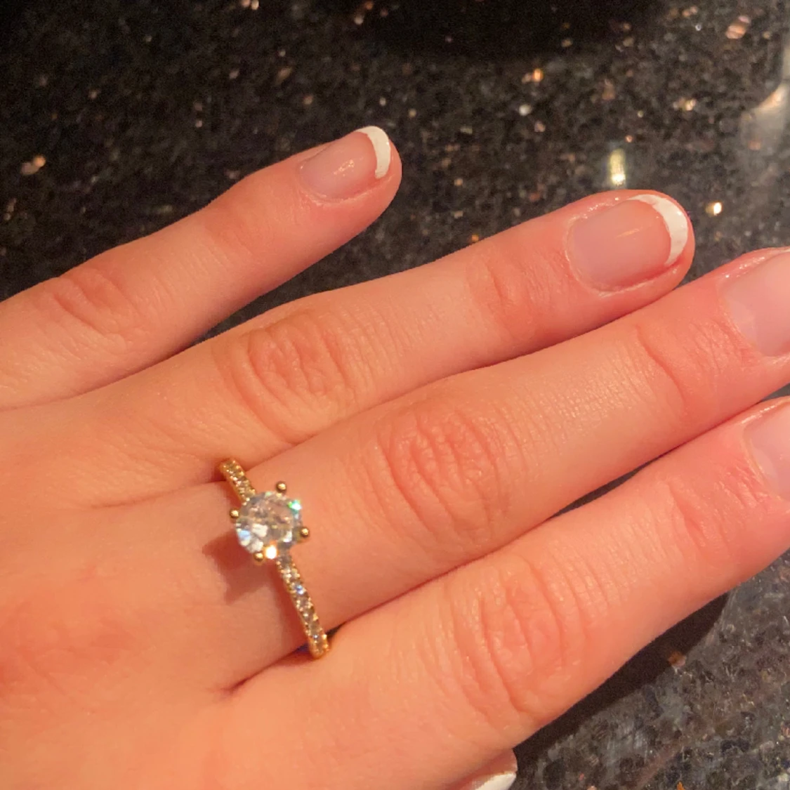 Guldig ring från Glitter - 90