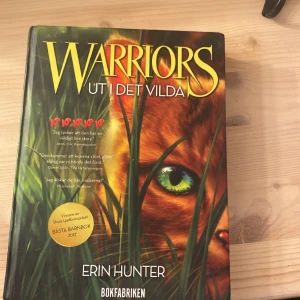 Warriors bok  -  Säljer den här WARRIORS boken för att jag helt ärligt fattar inte hur man ska läsa så skriv till privat er bilder pris kan