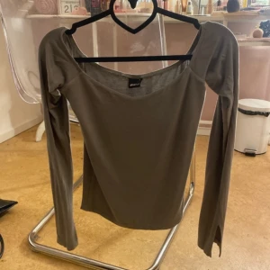 gina tröja - säljer denna tröja då jah inte använder den. Jätte fin och i bra skick!❤️