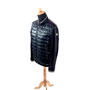 Moncler Maglia Cardigan  - Moncler Maglia Cardigan Skick: 3/10 Storlek: 1 Färg: Navy blue