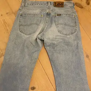 Super snygga Lågmidjade/midwaist lee jeans som tyvärr inte passade !!buda i kommentarerna!! Byter även gärna 
