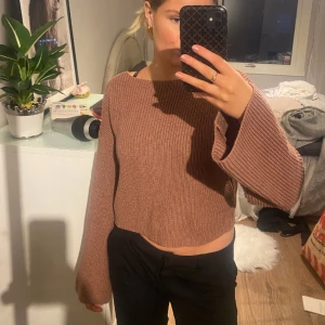 Stickad tröja - Stickad tröja i en rosa/brun färg från NAKD.  Sparsamt använd. 