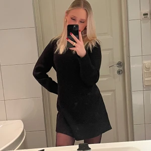 Svart stickad klänning  - En svart stickad klänning från zara🌸 