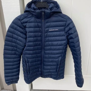 Peak performance jacka  - Peak performance jacka i strl 160 Nyskick  