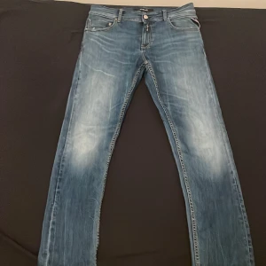 Replay jeans  - Använda Max 10 ggr säljer för att dem var för stora. Kan tänka mig att gå ner lite i pris 