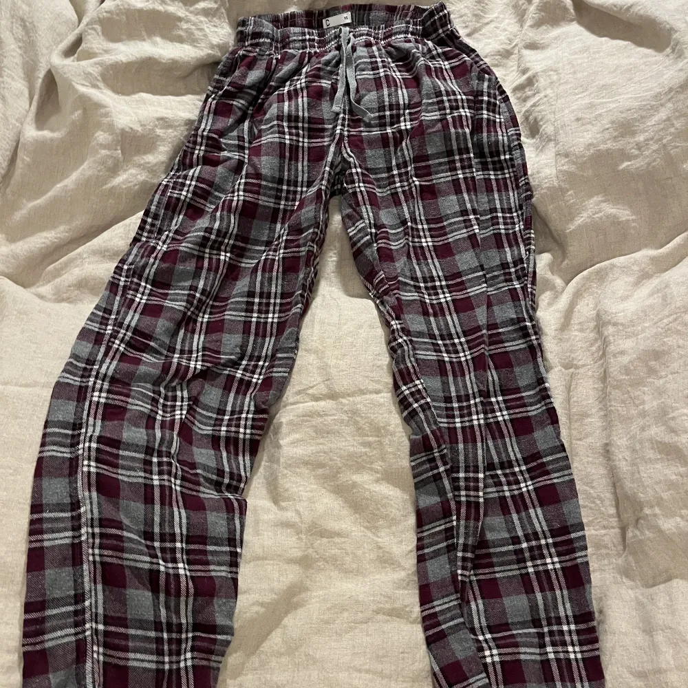 Snygga pjamasbyxor från Cubus som inte kommer till användning längre. Hör av er vid frågor!. Jeans & Byxor.