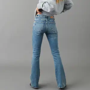 Säljer dessa low waist jeans från Gina🩷 