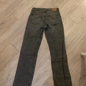Weekday jeans - Säljer dessa weekday jeans i strl 27/34, fint skick😇 nypris 500kr. köpare. står för frakten💞