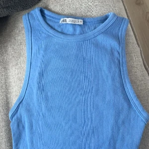 Top från zara  - Super söt top från zara som tyvärr inte kommer till användning längre, superin till sommaren och färgen är perfekt