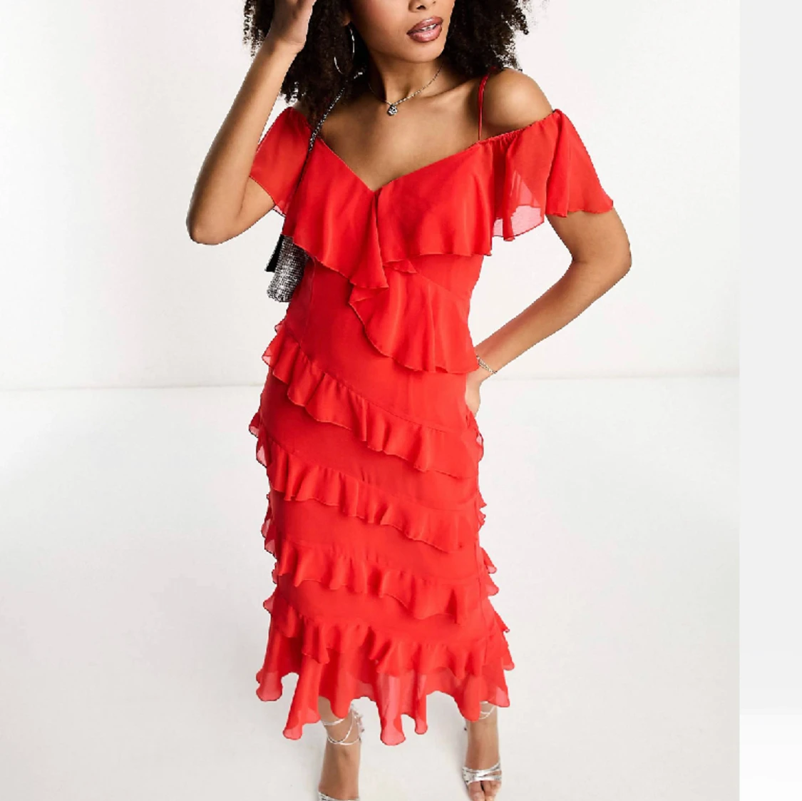 Balklänning röd volanger