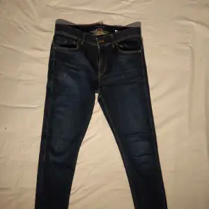 Tomy hillfiger jeans slim fit 170 cm längd väligt gott skick