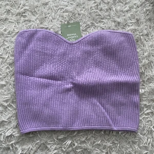 Lila topp  - Jätte snygg topp helt oanvänd prislappen är på! 