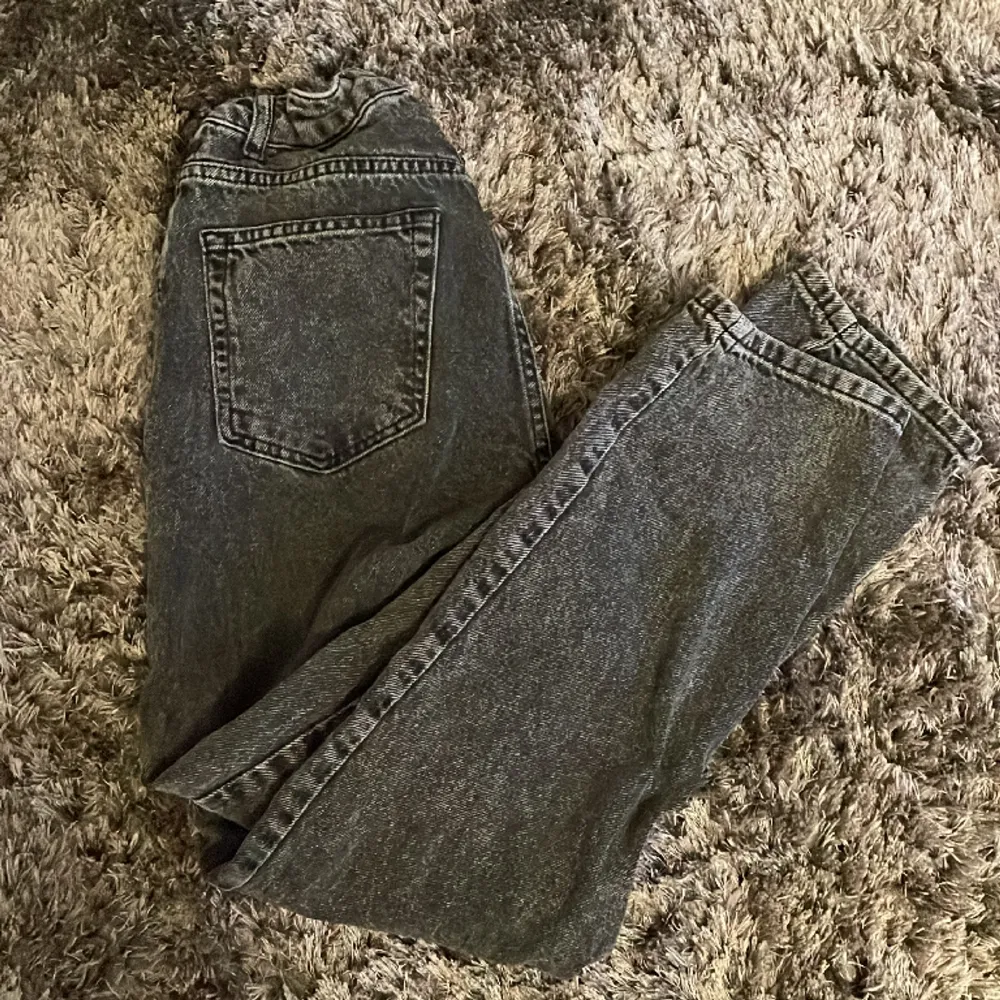 Jätte snygga jeans från Grunt som är i storlek W26. Säljs pågrund av att de är för små. Jeans & Byxor.
