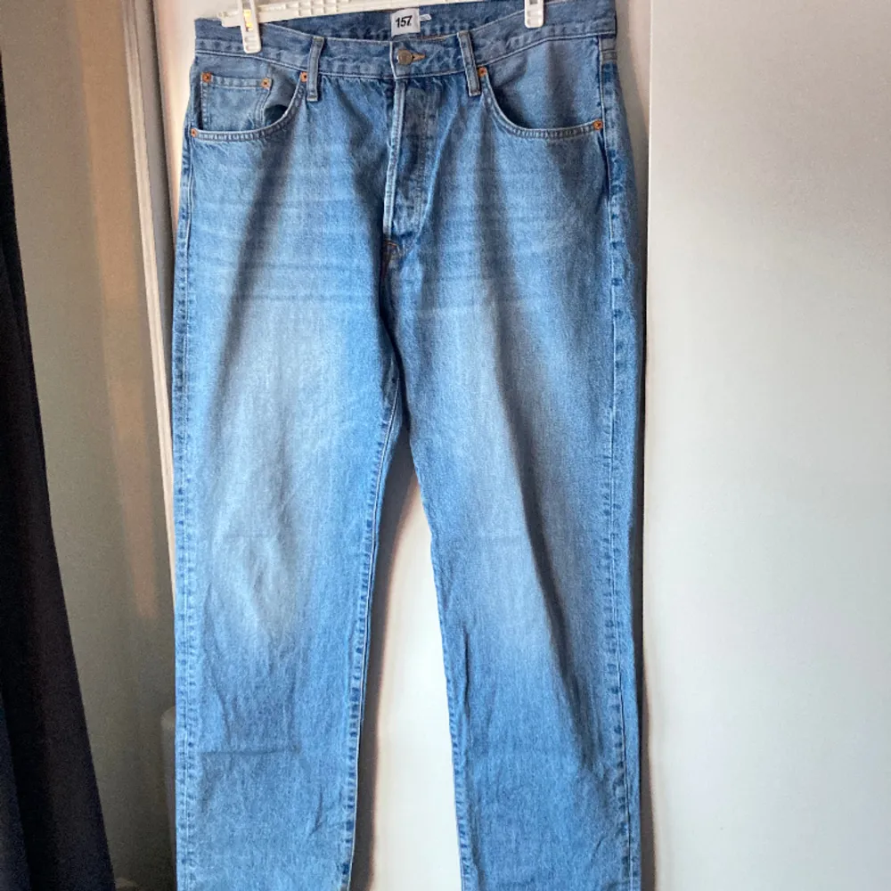 Ljusblåa baggy jeans från Lager 157 😇. Jeans & Byxor.