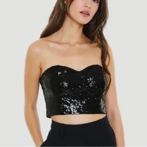 Glitter korsett - Superfin svart glitterkorsett, säljer pågrund av att den inte kommer till användning längre!🩷
