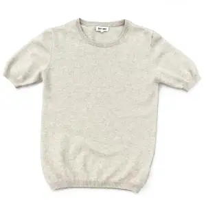 Soft Goat - cashmere T-shirt - storlek S -  Natural Sand  - 100% cashmere - inköpt april 2023 - nypris 1695kr -  använd 2-3 ggr, nyskick! - tvättad med eko ulltvättmedel - katt i hemmet - rökfritt hem