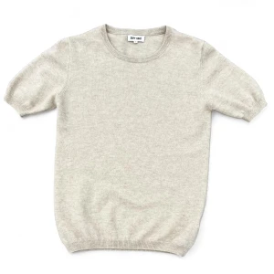Soft Goat Short Sleeve, strl S - Soft Goat - cashmere T-shirt - storlek S -  Natural Sand  - 100% cashmere - inköpt april 2023 - nypris 1695kr -  använd 2-3 ggr, nyskick! - tvättad med eko ulltvättmedel - katt i hemmet - rökfritt hem