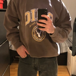 Vintage tröja - Oversized Vintage sweatshirt i storlek M. Väldigt bra skick, ingen defekt. Pris kan diskuteras