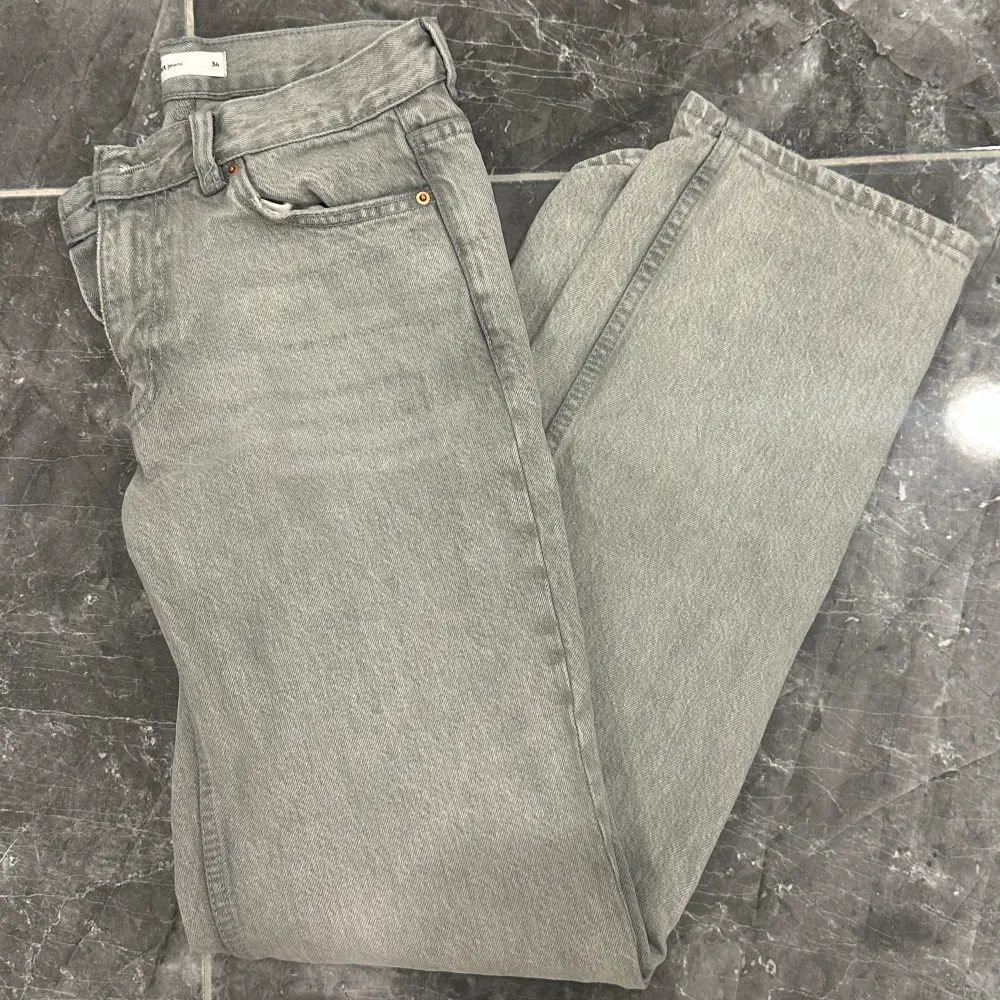 Jeans från Gina Tricot, de är tyvärr för små på mig därav inga bilder på. Använda några gånger men har absolut inga deffekter🌸. Jeans & Byxor.