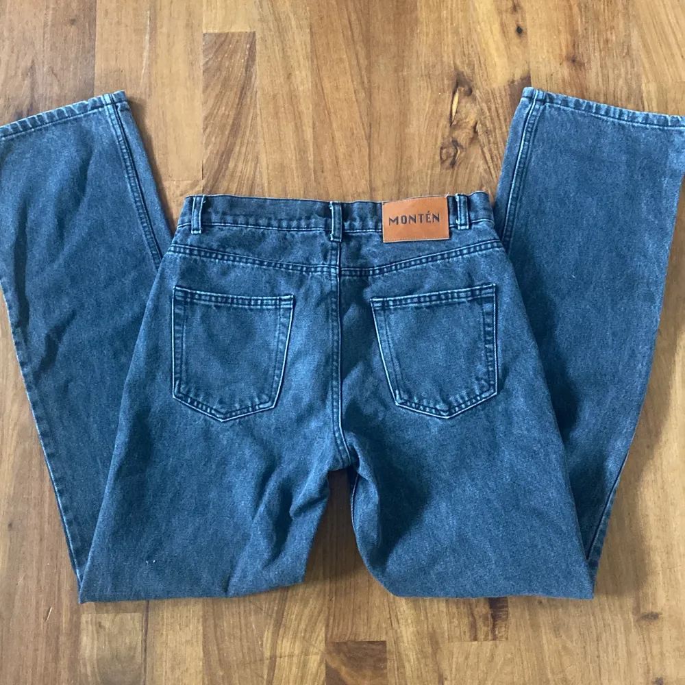Monten jeans stone washed mörkgrå stl w30L32. Mycket bra skick. Jeans & Byxor.
