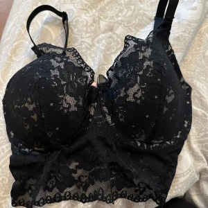 Hunkemöller bh storlek 70F eu  - Bh från Hunkemöller storlek 70F i eu storlek 32F i uk storlek helt ny ej några prislappar kvar köpte fel pris kan diskuteras vid snabb affär 