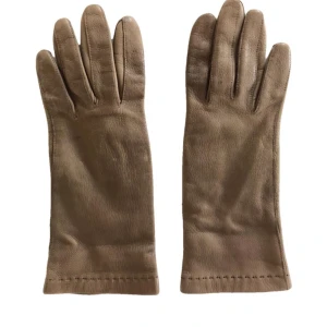 Läderhanskar - Vintage bruna läderhanskar i storlek 6 1/2, jag gillar dom men dom är för små för mig.