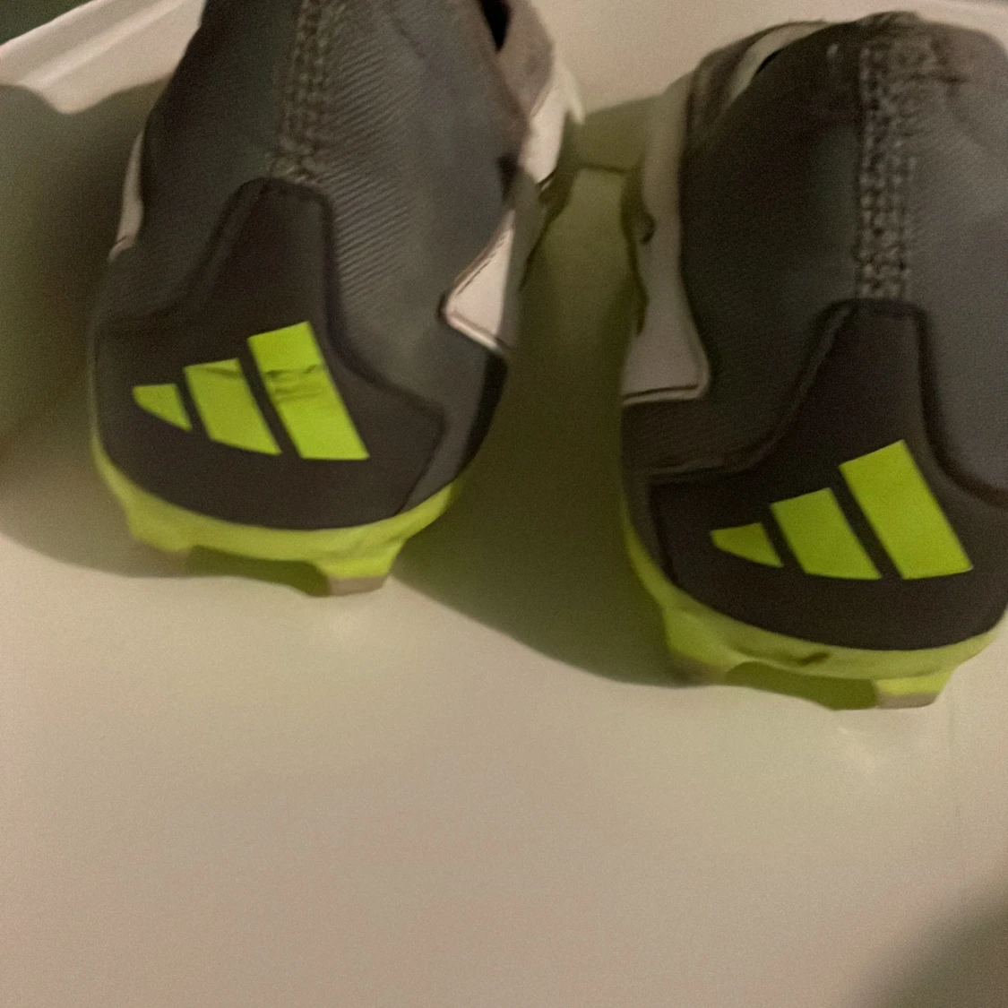 Fotbollsskor predator lemon lime