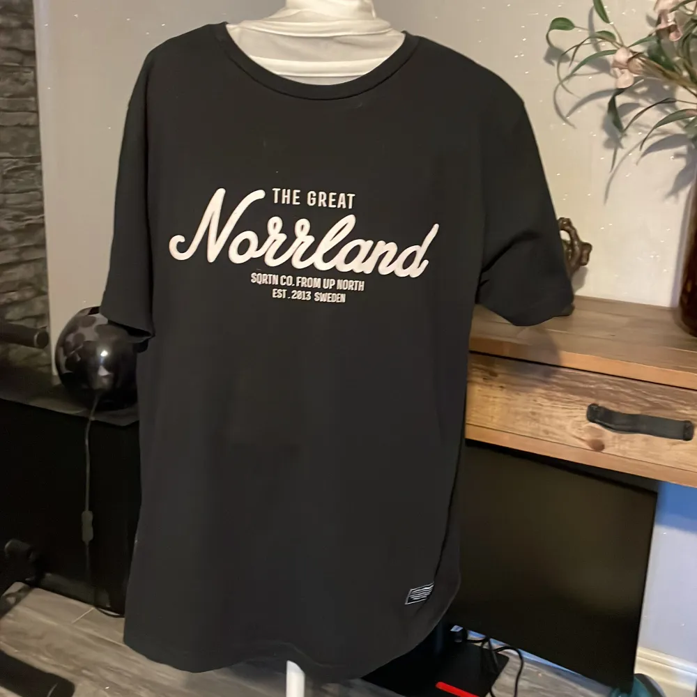 Norrlands t shirt i fint skick. . T-shirts.