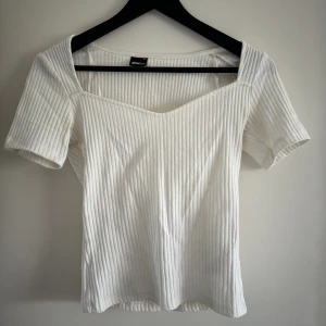 Vit topp - Vitt topp från Gina, mycket bra skick