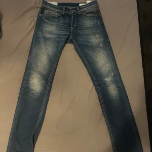 Dondup George - Tja man! Säljer nu dessa stilrena dondup George i nyskick. Nypris 3500 tveka inte om ni undrar något eller vill ha fler bilder